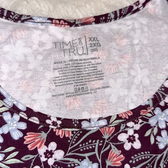 Time and Tru Floral Women's Top size 2X - Picture 2 of 4